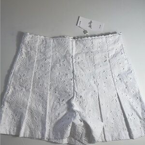 NWT Lilly Pulitzer 3’ Resort White Winslow Eyelet Shorts (size 8)